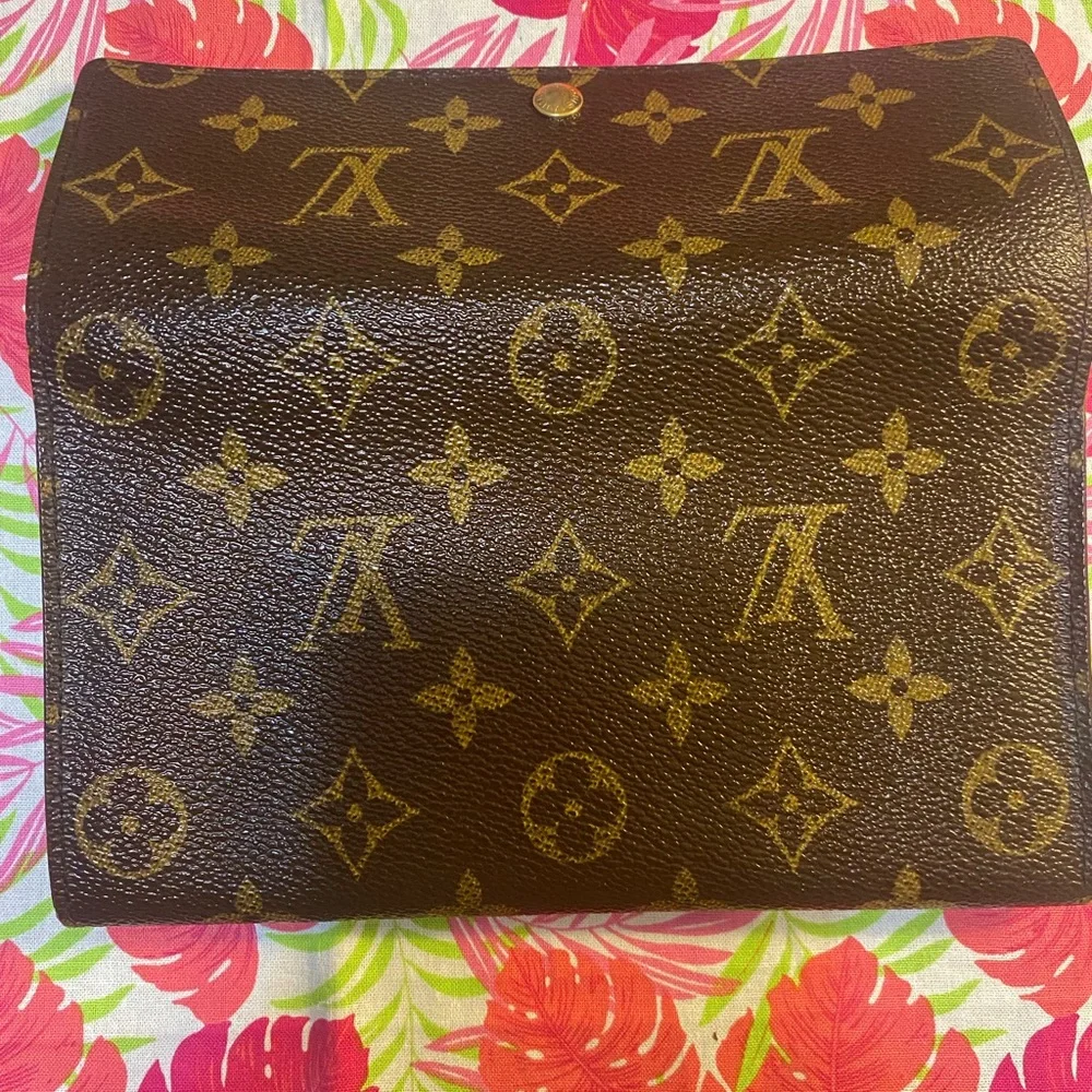 ***SOLD***Louis Vuitton Monogram Sarah Wallet Authentic - Picture 6 of 9